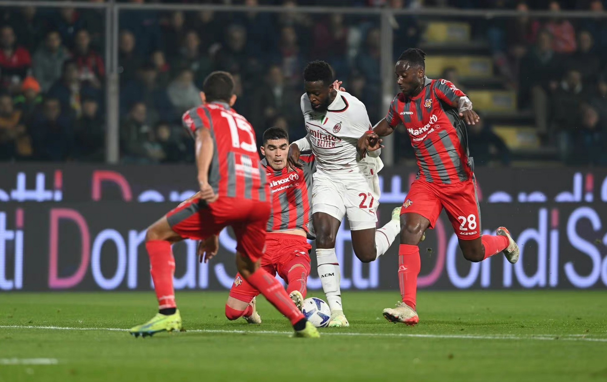 异的足球环 异的足球环