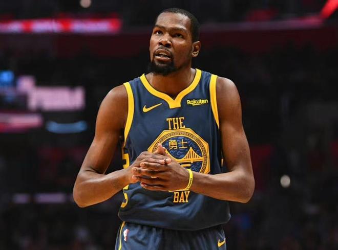 官方：切尔西荣获欧战赛事全满贯特别纪念奖项